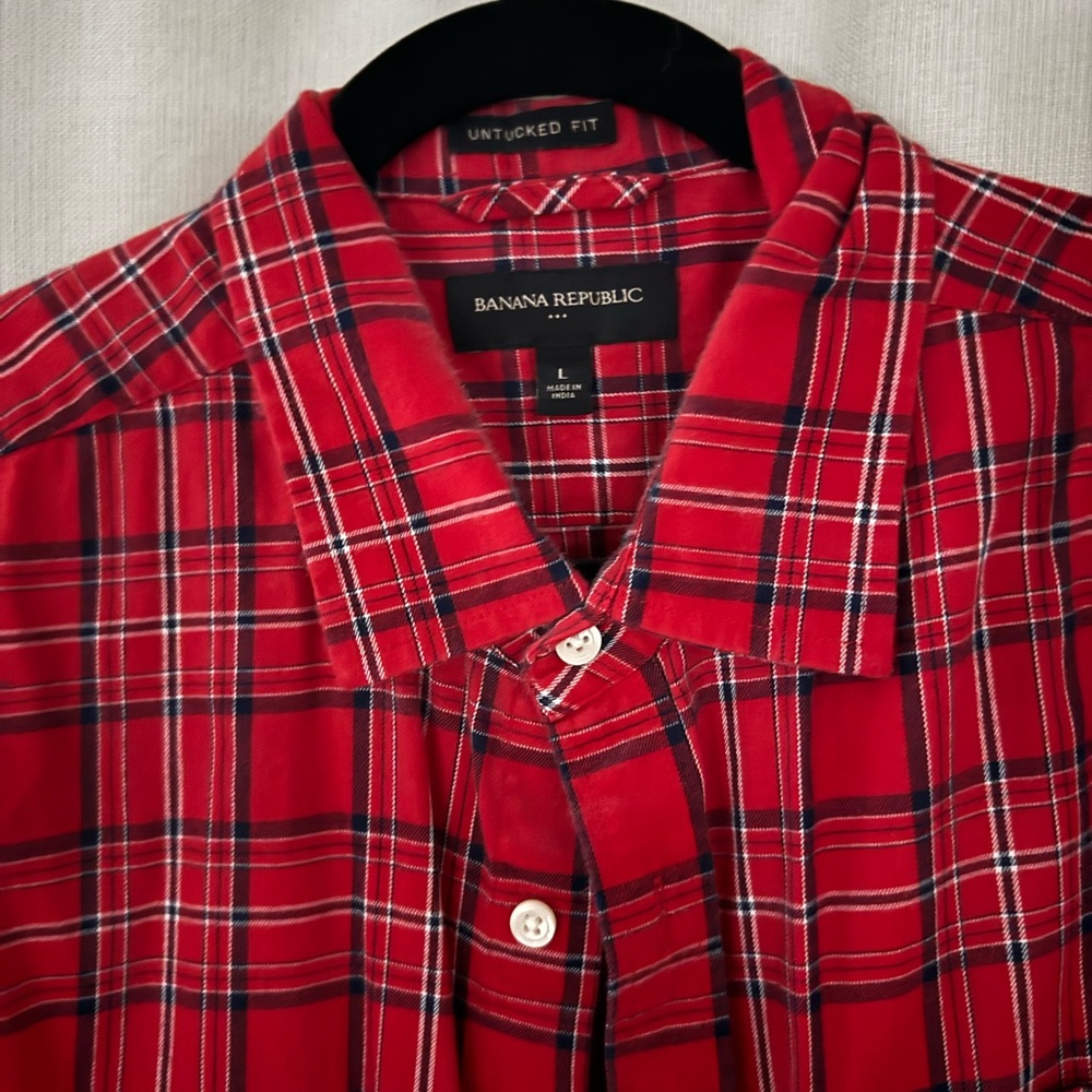 Banana Republic Untucked Fit Size L Red plaid